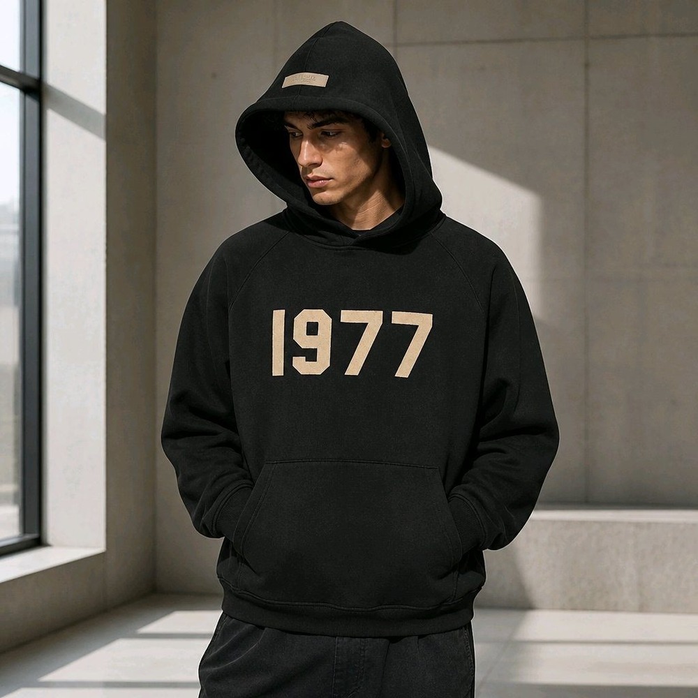 Essentials Size Small Black 1977 Graphic Pullover Hoodie